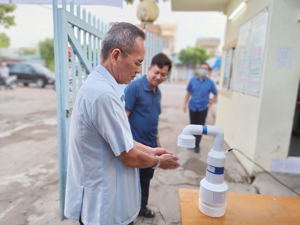 Bí thư Bạc Liêu trực tiếp đi kiểm tra phòng thi tốt nghiệp THPT - 6 Bí thư Bạc Liêu trực tiếp đi kiểm tra phòng thi tốt nghiệp THPT - 6