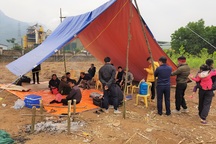 Vụ dân dựng lều "canh" nhà máy xả thải: Hé lộ dấu hiệu gây ô nhiễm