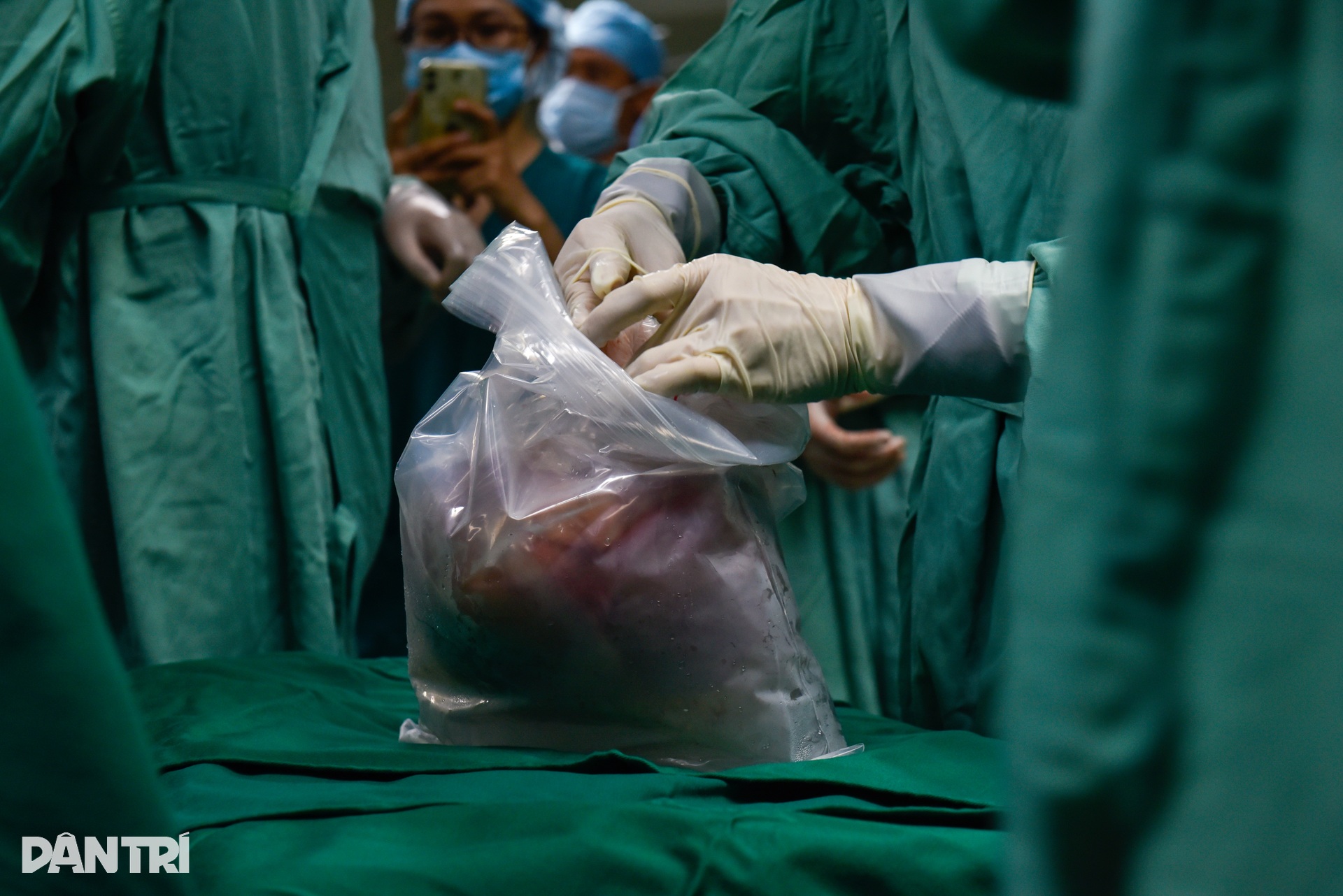 10 tiếng cân não để người đàn ông tái sinh 4 cuộc đời - 12 10 tiếng cân não để người đàn ông tái sinh 4 cuộc đời - 12