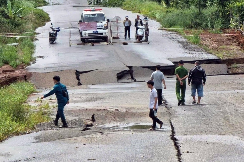 Sụt lún nghiêm trọng tuyến tránh Nam TP Bảo Lộc - 1 Sụt lún nghiêm trọng tuyến tránh Nam TP Bảo Lộc - 1