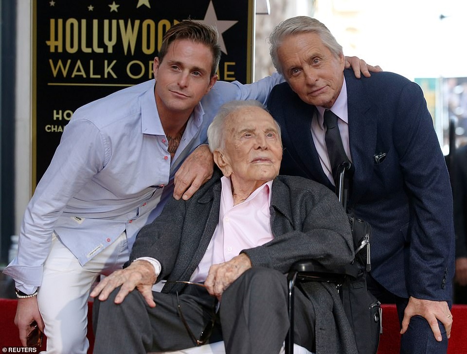 Bố Michael Douglas qua đời ở tuổi 103 - 7 Bố Michael Douglas qua đời ở tuổi 103 - 7