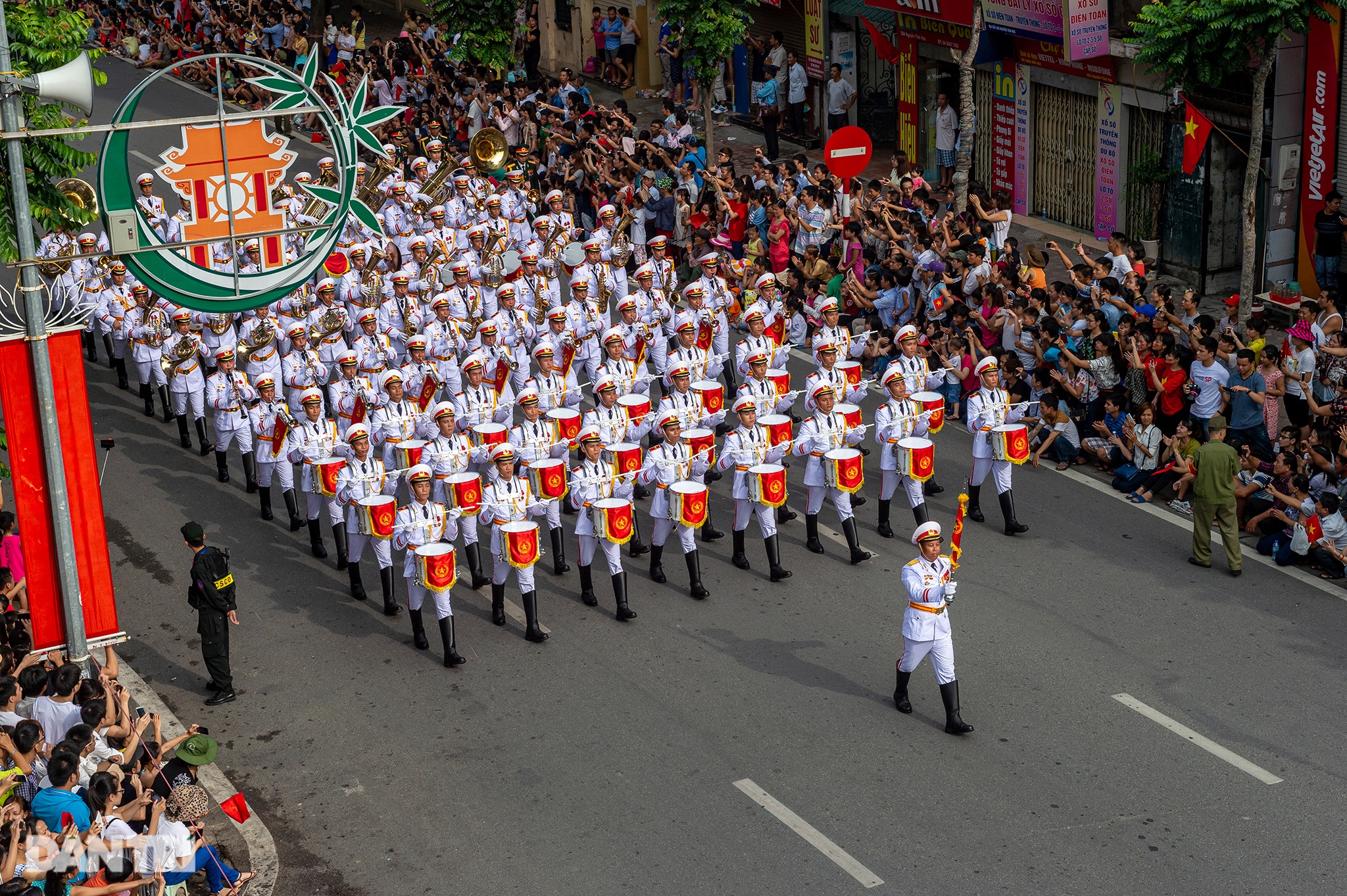 Ngắm Lễ diễu binh hùng tráng, rộn ràng đường phố Thủ đô dịp Quốc khánh 2015 - 23 Ngắm Lễ diễu binh hùng tráng, rộn ràng đường phố Thủ đô dịp Quốc khánh 2015 - 23