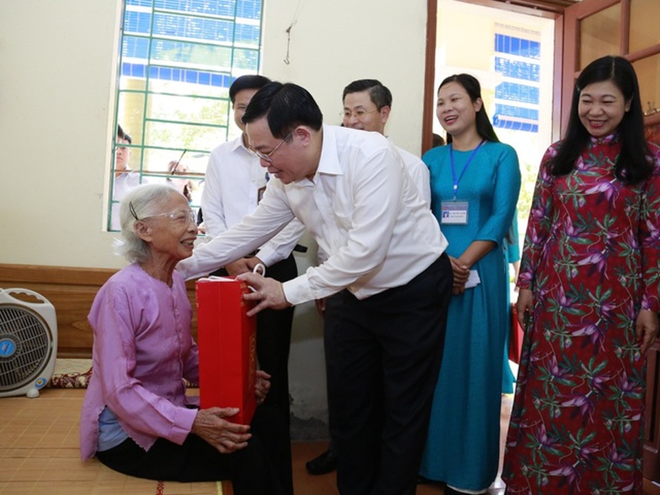 Hà Nội: Dành hơn 4,4 tỷ đồng tặng quà đối tượng chính sách dịp 2/9 - 1 Hà Nội: Dành hơn 4,4 tỷ đồng tặng quà đối tượng chính sách dịp 2/9 - 1