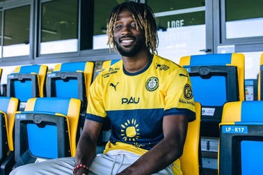 Pau FC mua thêm tiền vệ, Quang Hải khó có cơ hội đá chính