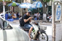 Dừng xe để nghe điện thoại có bị xử phạt?