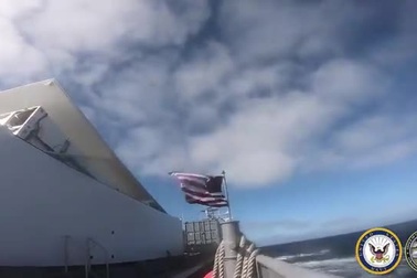 Mỹ khoe video tàu chiến phóng tên lửa từ thùng công-ten-nơ