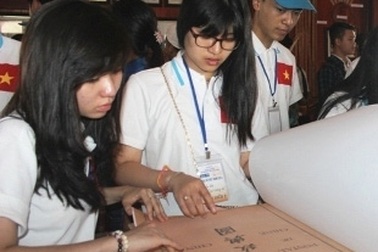 Sinh viên Việt kiều thăm quê hương hải đội Hoàng Sa