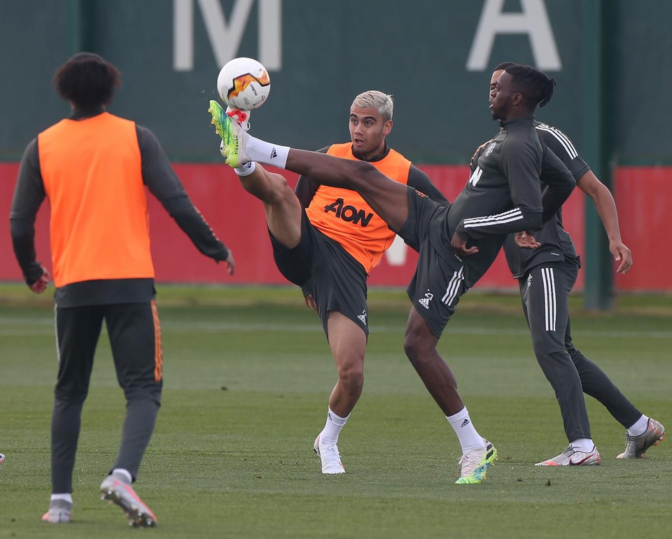 Man Utd luyện công chuẩn bị trở lại Europa League - 19 Man Utd luyện công chuẩn bị trở lại Europa League - 19