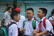 Giáo dục TPHCM: Chạy trường bớt “nóng”, lo lắng về lạm thu