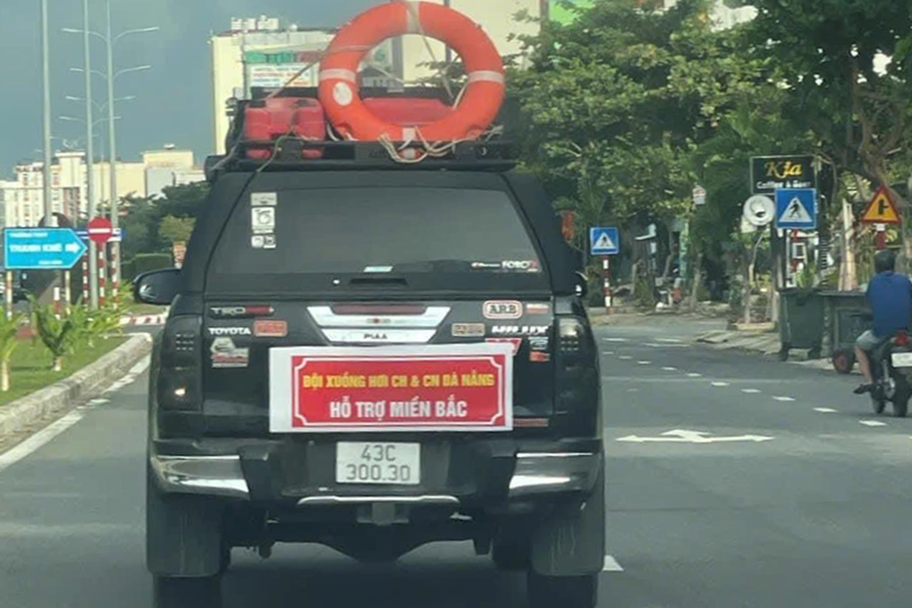 Ăn mì tôm dọc đường, xuyên đêm ra hỗ trợ vùng bão lũ miền Bắc - 3 Ăn mì tôm dọc đường, xuyên đêm ra hỗ trợ vùng bão lũ miền Bắc - 3