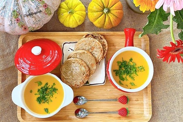 Mẹ đảm làm bữa sáng đẹp mắt, giàu dinh dưỡng cho con vì 1 câu nói xúc động