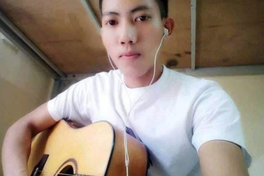 Nam sinh hiếu học Thào A Chư khiến giảng viên ĐH Thương Mại cảm động