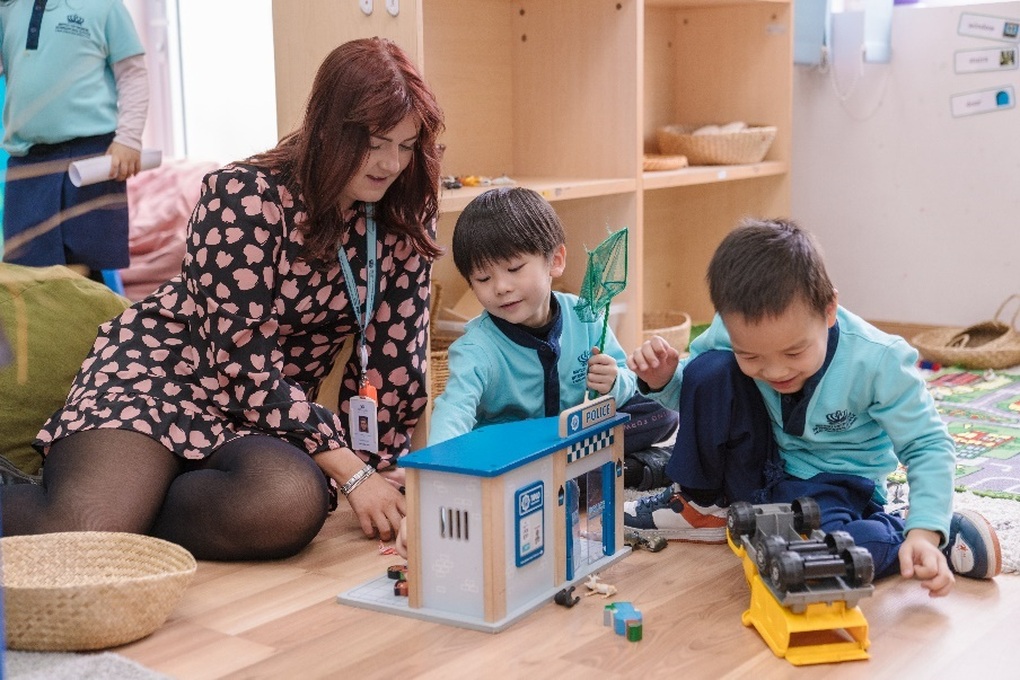 Học tiền tiểu học theo chuẩn quốc tế Anh: Bí quyết giáo dục sớm hiệu quả - 3 Học tiền tiểu học theo chuẩn quốc tế Anh: Bí quyết giáo dục sớm hiệu quả - 3