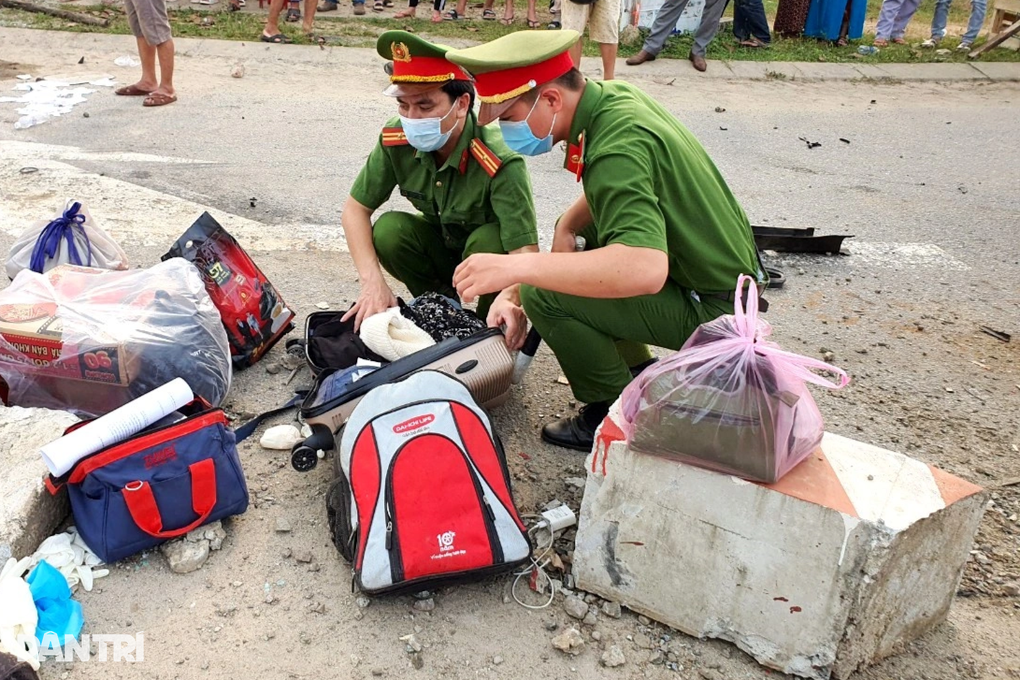 Vụ tai nạn 8 người tử vong: Xe chở người ốm đi khám bệnh - 3 Vụ tai nạn 8 người tử vong: Xe chở người ốm đi khám bệnh - 3