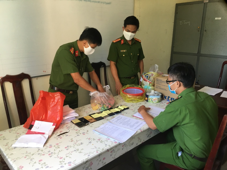 Vì sao sòng bạc chơi ăn kẹo lại bị bắt? - 2 Vì sao sòng bạc chơi ăn kẹo lại bị bắt? - 2