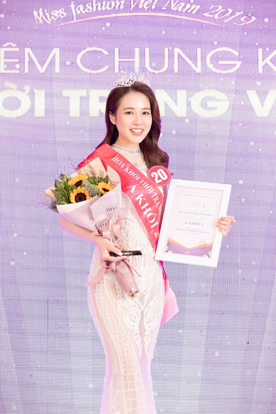 Cận cảnh nhan sắc không góc chết của á khôi Đỗ Hà Trang - 2 Cận cảnh nhan sắc không góc chết của á khôi Đỗ Hà Trang - 2