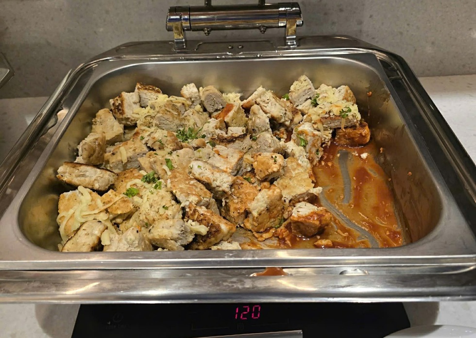 เจาะลึกเรื่องอาหารของนักกีฬาชาวเวียดนามในกีฬาซีเกมส์: เมื่ออยู่ในโรม จงทำตามแบบชาวโรมัน - 6 Cận cảnh bữa ăn của VĐV Việt Nam ở SEA Games: Nhập gia tùy tục - 6