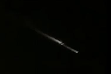 Vật thể bay bí ẩn như cầu lửa xuất hiện trên bầu trời Mỹ