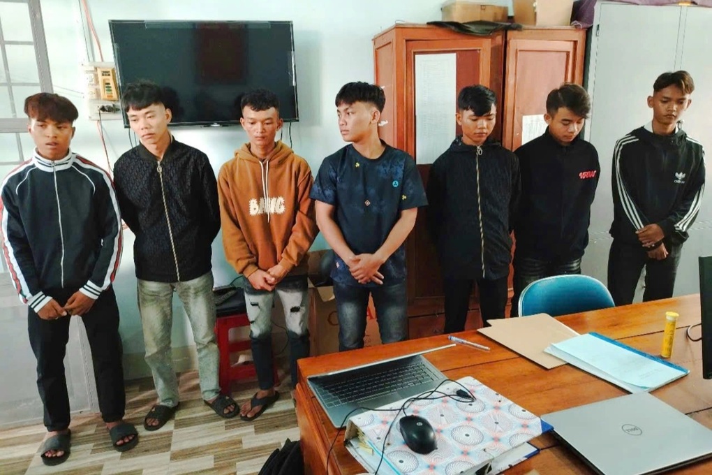 Thách thức trên mạng, 35 thanh thiếu niên mang dao ra quốc lộ hỗn chiến - 1 Thách thức trên mạng, 35 thanh thiếu niên mang dao ra quốc lộ hỗn chiến