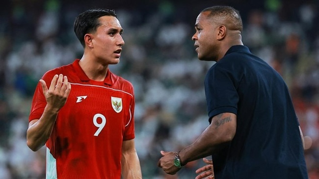 أدلى المدرب كلويفرت بتصريح قوي عندما خاض المنتخب الإندونيسي مباراة ضد العراق - 1 HLV Kluivert tuyên bố đanh thép khi tuyển Indonesia quyết đấu Iraq - 1