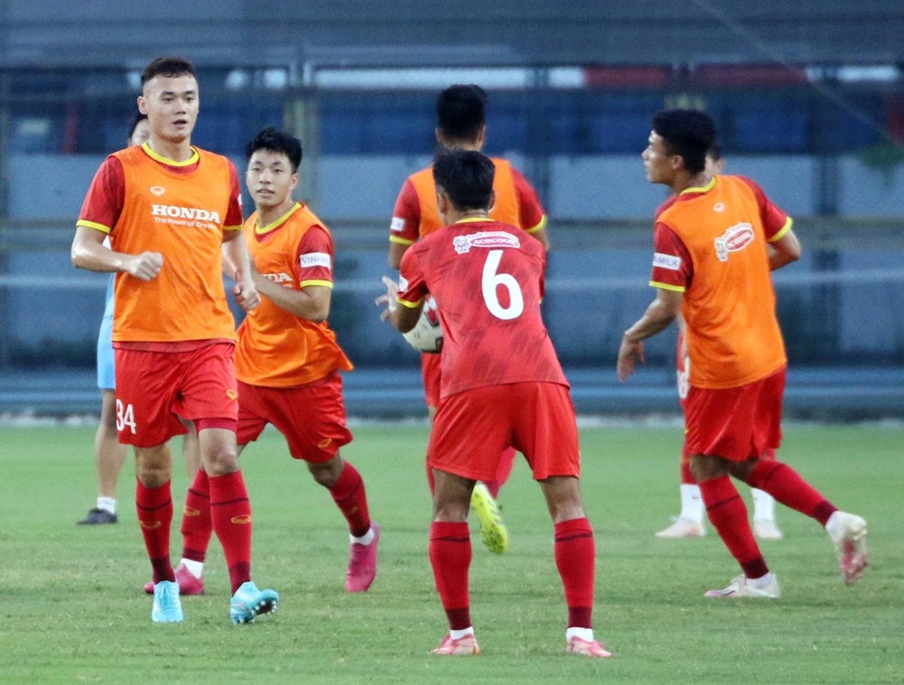 Cầu thủ đăng ảnh thu gom ve chai trở thành niềm hy vọng của HLV Park - 2 Cầu thủ đăng ảnh thu gom ve chai trở thành niềm hy vọng của HLV Park - 2