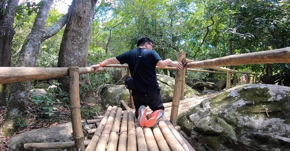 Chàng trai xương thủy tinh, chinh phục 4 cực đất nước… bằng đầu gối - 6 Chàng trai xương thủy tinh, chinh phục 4 cực đất nước… bằng đầu gối - 6