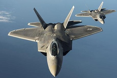 Mỹ tái sản xuất F-22 gồng gánh lỗi lầm F-35?