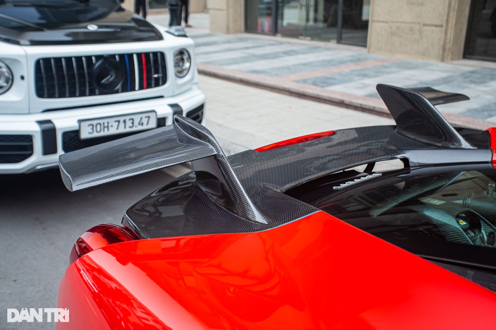 Ferrari 488 GTB từng vướng lùm xùm lăng mạ CSGT tiếp tục được rao bán - 7 Ferrari 488 GTB từng vướng lùm xùm lăng mạ CSGT tiếp tục được rao bán - 7