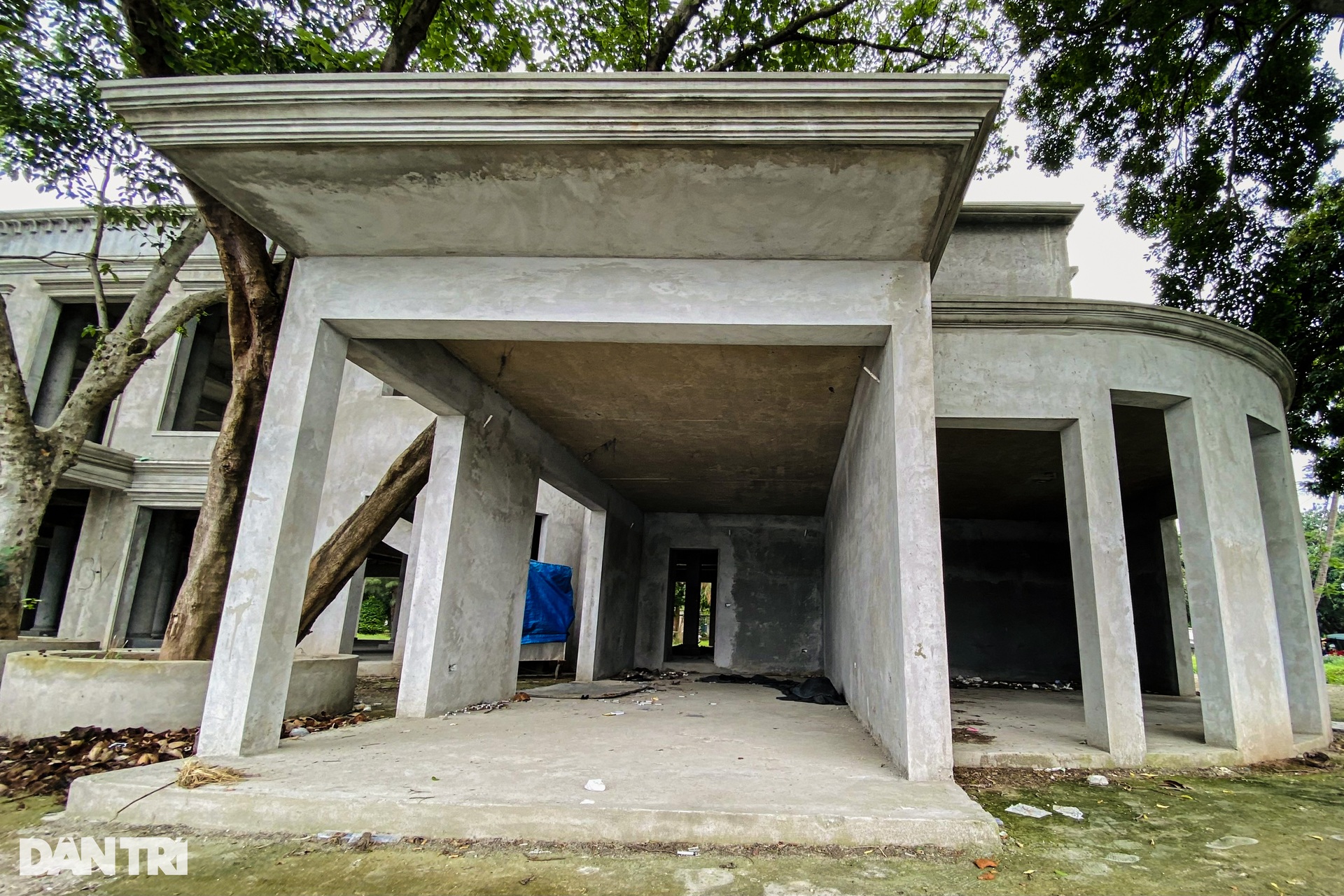 Xuất hiện ổ kim tiêm, bãi phóng uế giữa công viên lớn nhất Hà Nội - 2