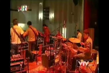 Nhạc sĩ Quốc Trung và ca sĩ Thanh Lam đồng hành "Cầm tay mùa hè".