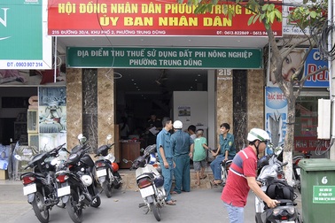 Khởi tố nhóm côn đồ truy sát một thanh niên tại trụ sở UBND phường