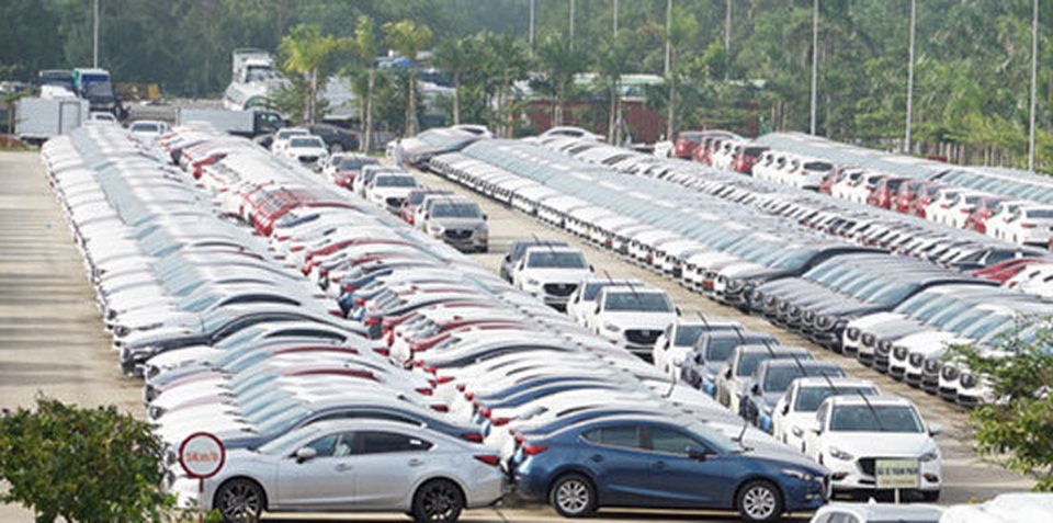 Tồn kho hàng chục nghìn chiếc, ô tô đại hạ giá đến Tết sang năm - 1 Tồn kho hàng chục nghìn chiếc, ô tô đại hạ giá đến Tết sang năm - 1