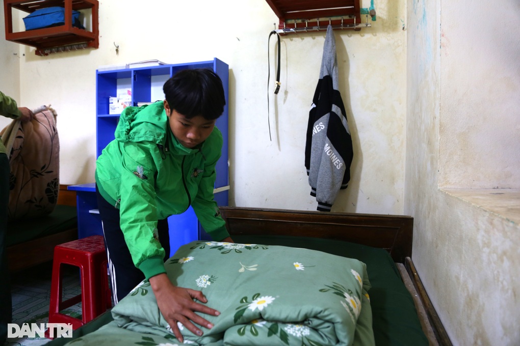 Những ông bố nuôi mang quân hàm xanh của học trò người Rục - 2 Những ông bố nuôi mang quân hàm xanh của học trò người Rục - 2