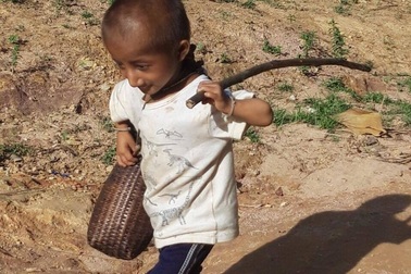 Mùa hè đầy hạnh phúc của cậu học trò tí hon K'Rể