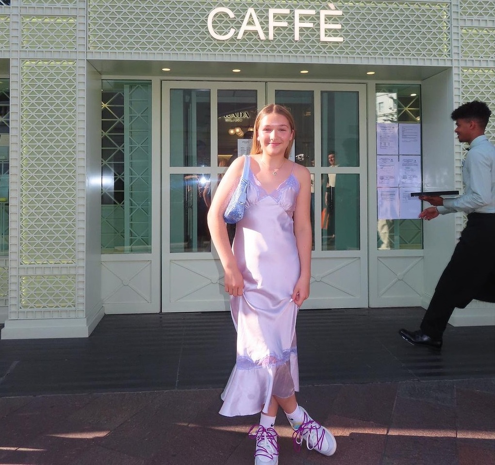 12 tuổi, Harper Beckham đã cao ngang mẹ - 1