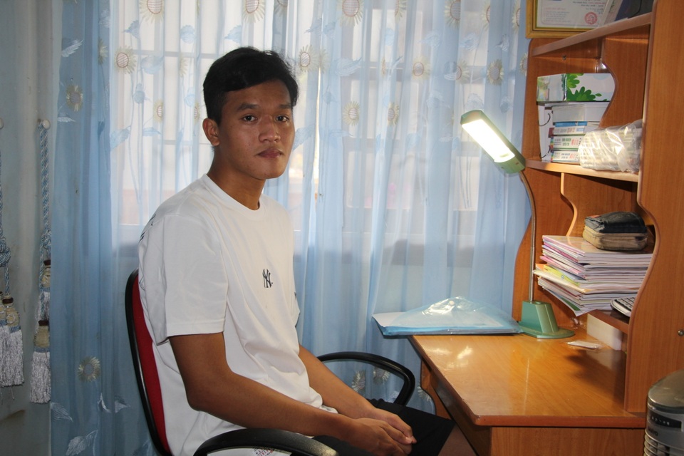 Nam sinh phố núi cao 1m84, mê bóng rổ giành ngôi thủ khoa khối A1 toàn quốc - 2 Nam sinh phố núi cao 1m84, mê bóng rổ giành ngôi thủ khoa khối A1 toàn quốc - 2