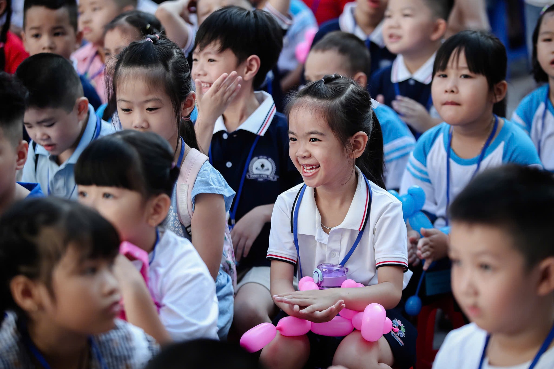 Giáo dục sau ngày thống nhất: Từ lớp học đêm đến huân chương lòng dân - 16 Giáo dục sau ngày thống nhất: Từ lớp học đêm đến huân chương lòng dân - 16