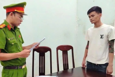 Kẻ xăm trổ hành hung thai phụ vì gói mì tôm lại tiếp tục tham gia đánh nhau