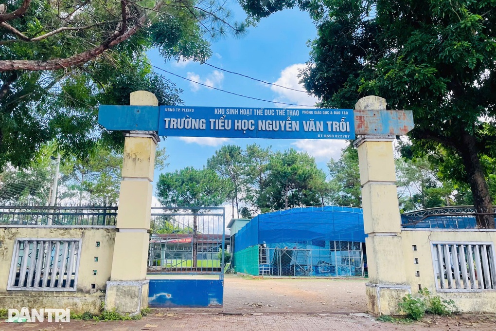 Trường học cho mở sân cỏ nhân tạo, Pickleball trái quy định - 3