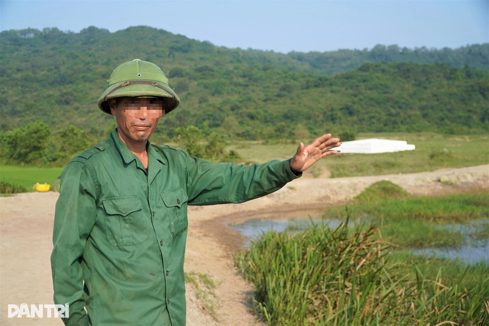 Di tích Quốc gia thành nơi chăn bò, nguy cơ bị xâm hại từ nạn tìm cổ vật - 11