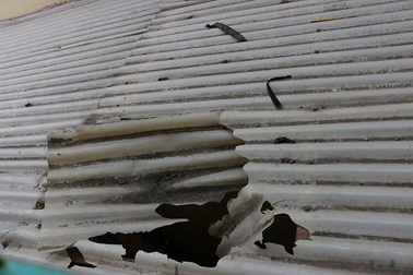 Hà Nội: Học sinh tiểu học rơi từ tầng 3 xuống đất