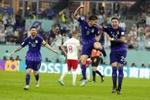 Đánh bại Ba Lan, Argentina giành ngôi đầu bảng và gặp Australia ở vòng 1/8