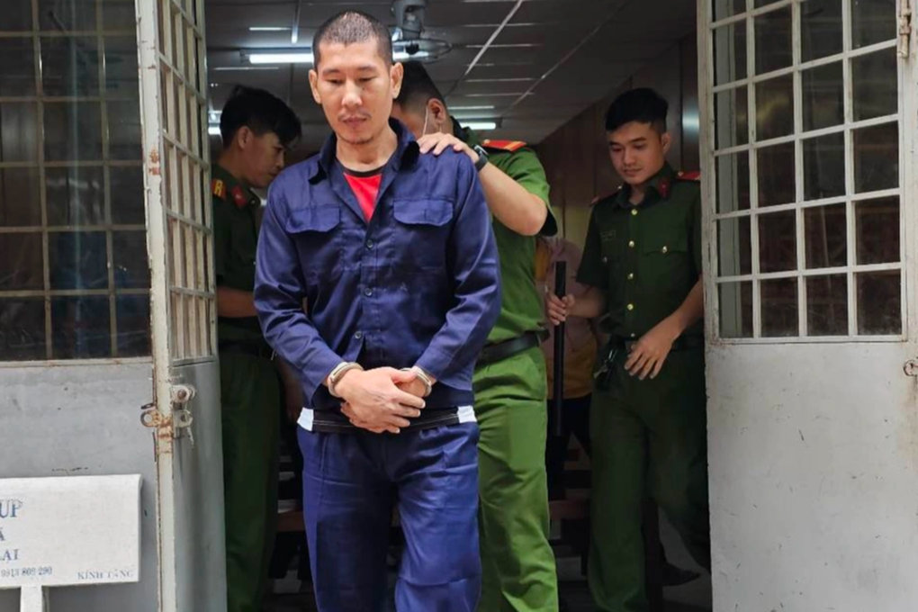 Kẻ ngáo đá tự đâm vào mắt mình rồi sát hại mẹ ruột - 1 Kẻ ngáo đá tự đâm vào mắt mình rồi sát hại mẹ ruột - 1