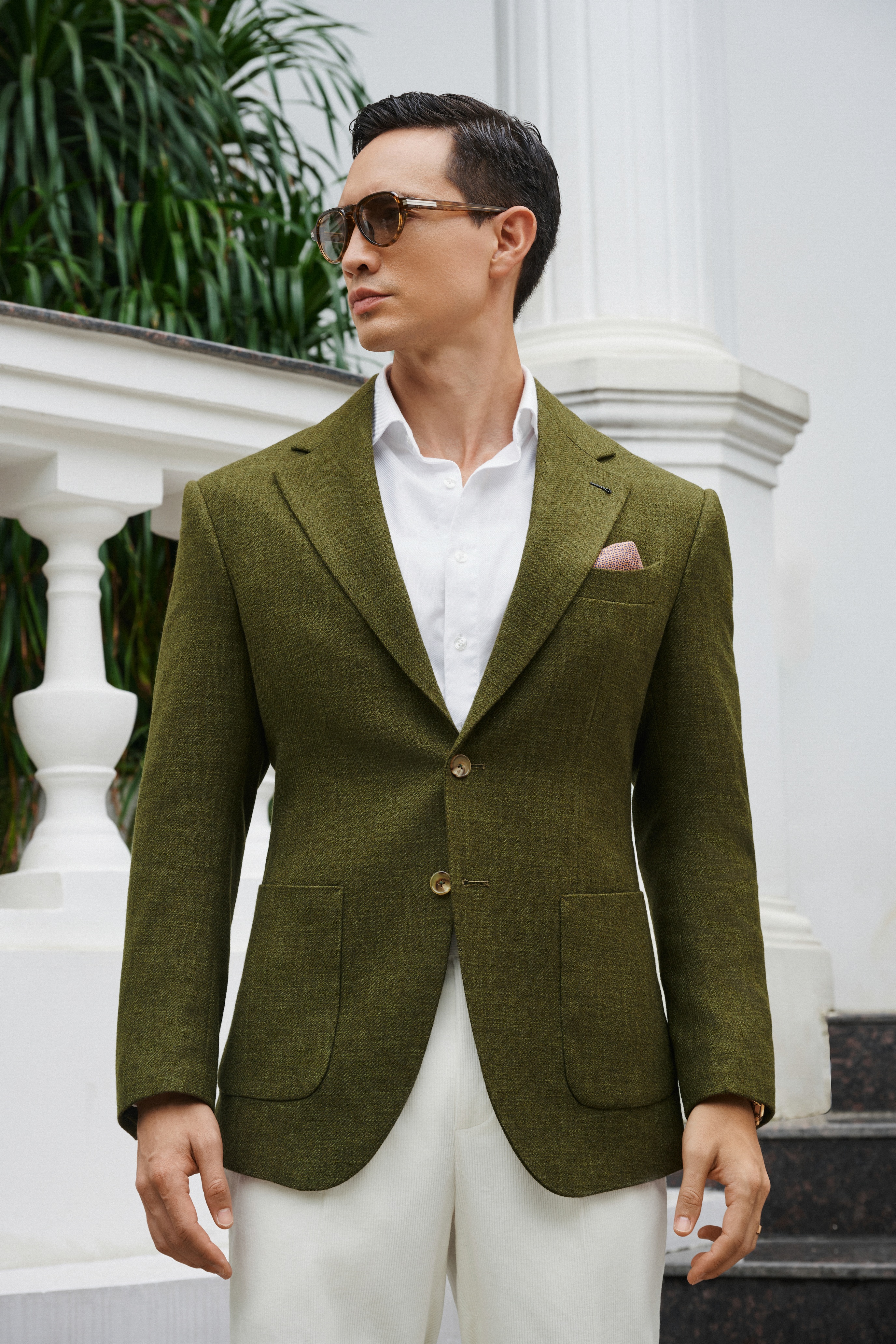 Kim Lý diện suit khoe vẻ lịch lãm ngày đầu năm mới - 4 Kim Lý diện suit khoe vẻ lịch lãm ngày đầu năm mới - 4