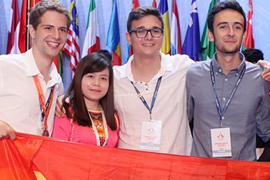 Hình ảnh đẹp của bạn bè quốc tế đến Việt Nam thi Olympic Hóa học