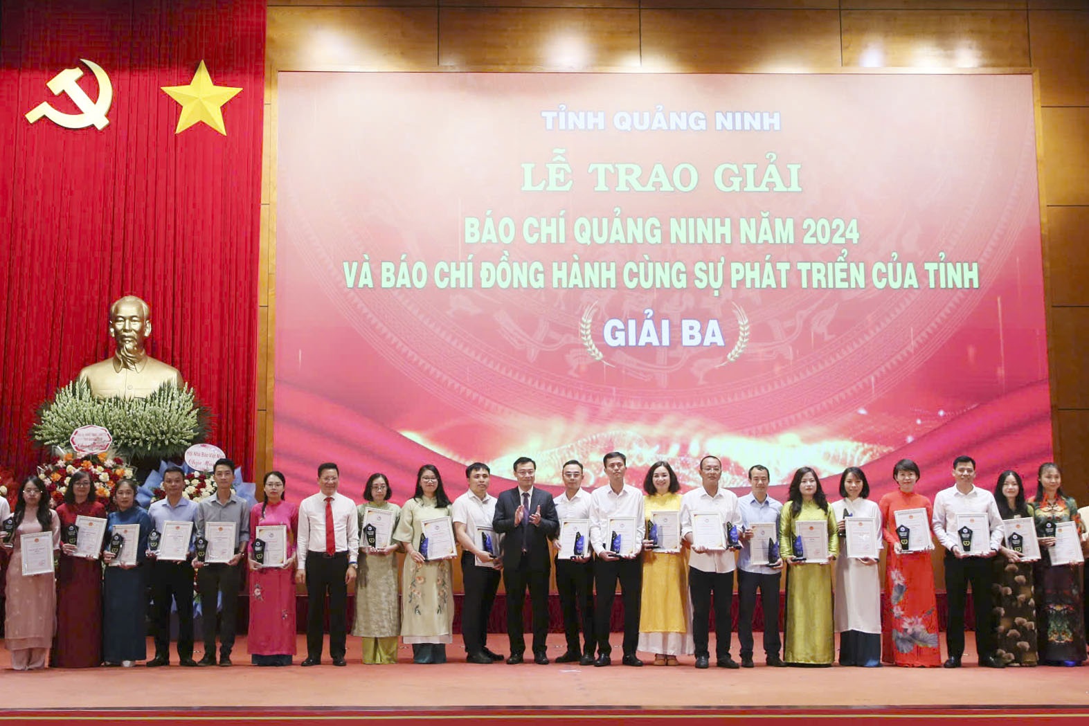Phóng viên báo Dân trí đạt giải C Giải Báo chí Quảng Ninh - 2