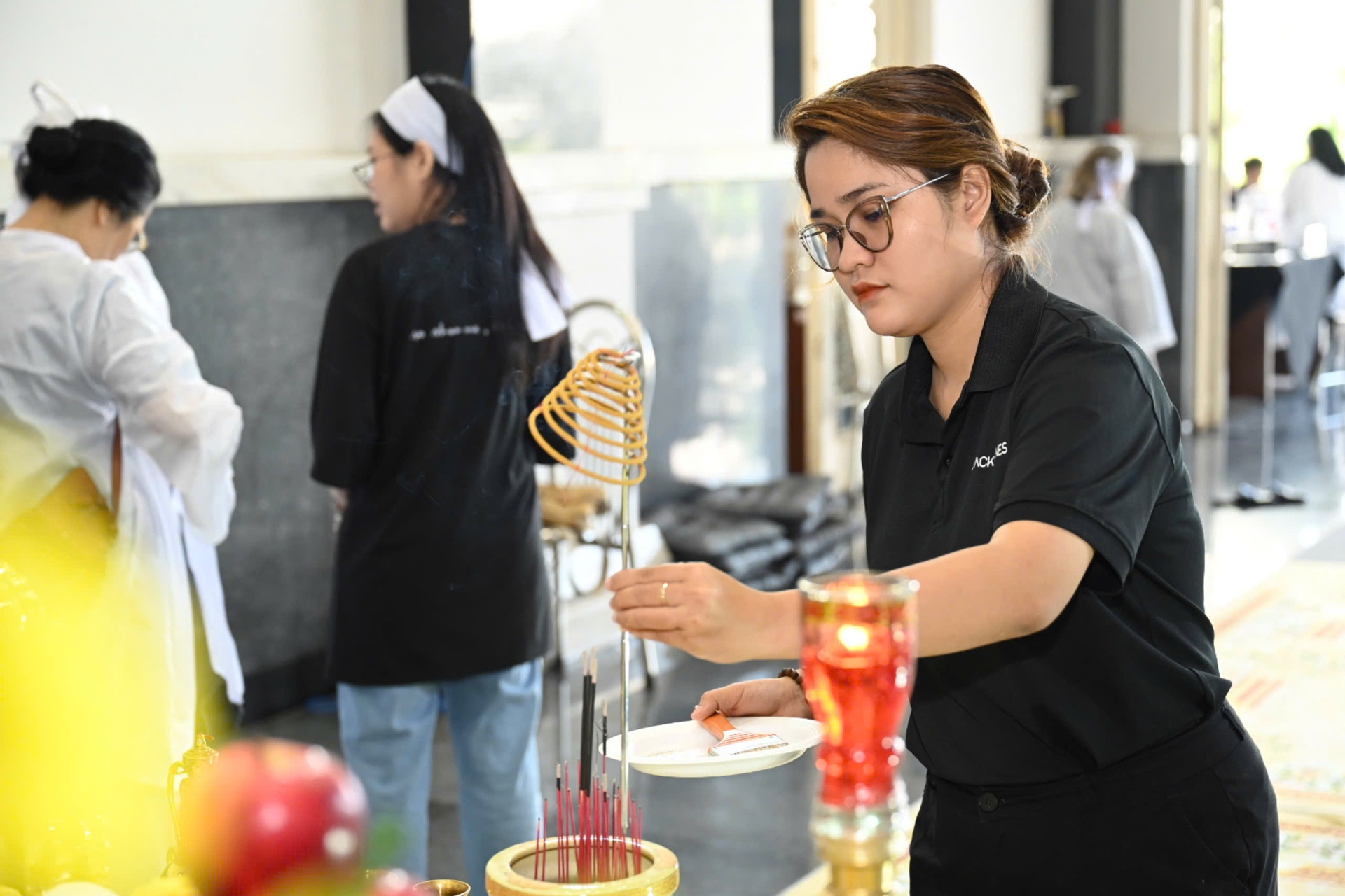 Nữ chuyên viên Gen Z trang điểm tử thi kể chuyện người chết bật dậy ôm chặt - 10 Nữ chuyên viên Gen Z trang điểm tử thi kể chuyện người chết bật dậy ôm chặt - 10