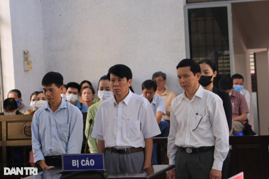 Cựu Giám đốc CDC Đắk Lắk: Buồn vì lãnh đạo Sở Y tế không có mặt tại tòa - 2 Cựu Giám đốc CDC Đắk Lắk: Buồn vì lãnh đạo Sở Y tế không có mặt tại tòa - 2
