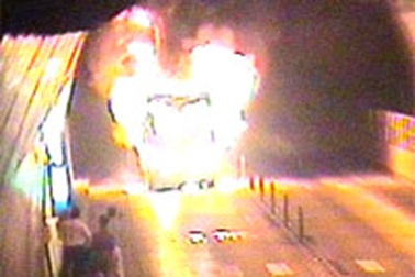 Cháy xe khách trong hầm Hải Vân, 34 người thoát chết