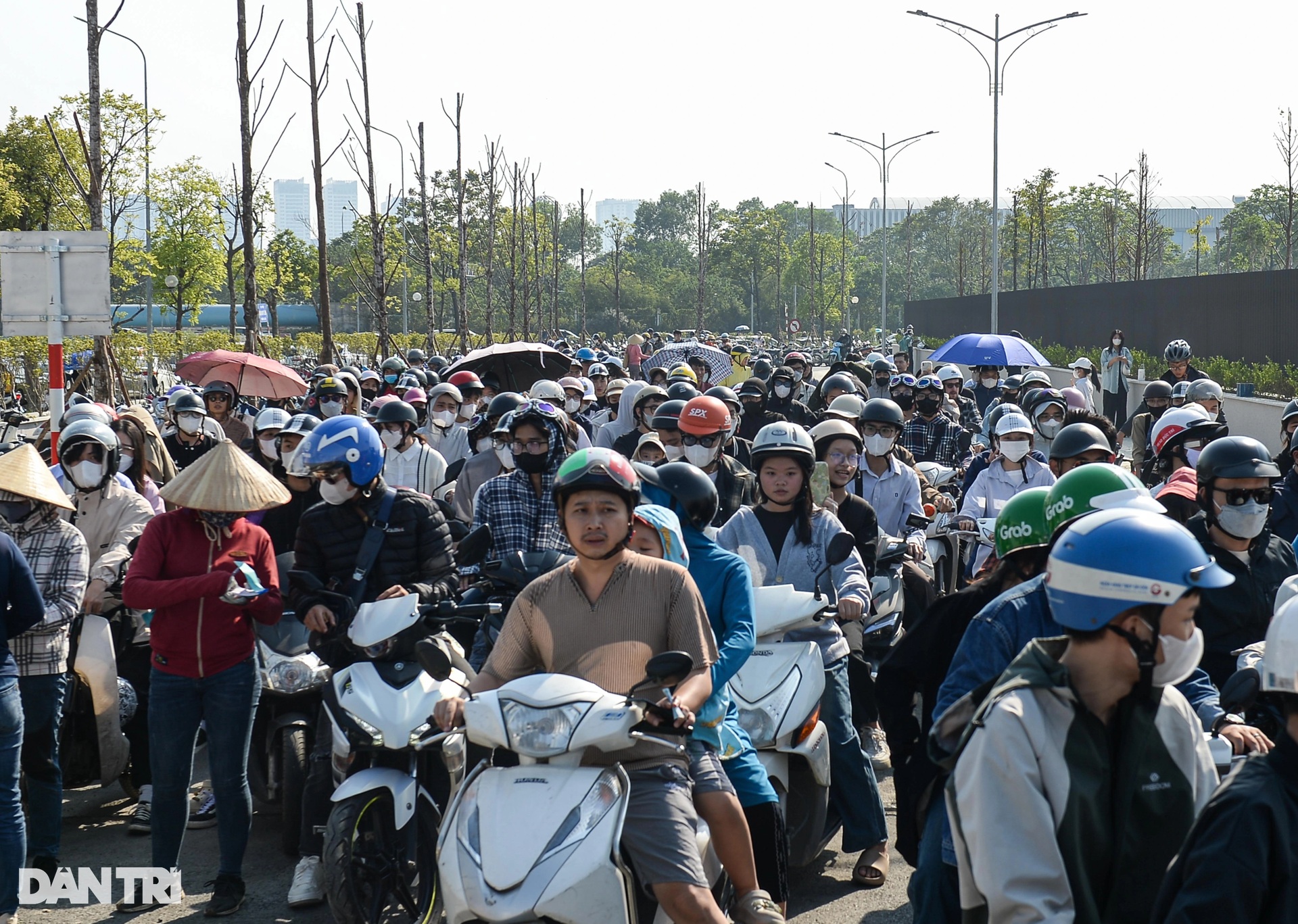 Hàng vạn người đổ về tham quan Bảo tàng Lịch sử Quân sự Việt Nam - 2 Hàng vạn người đổ về tham quan Bảo tàng Lịch sử Quân sự Việt Nam - 2